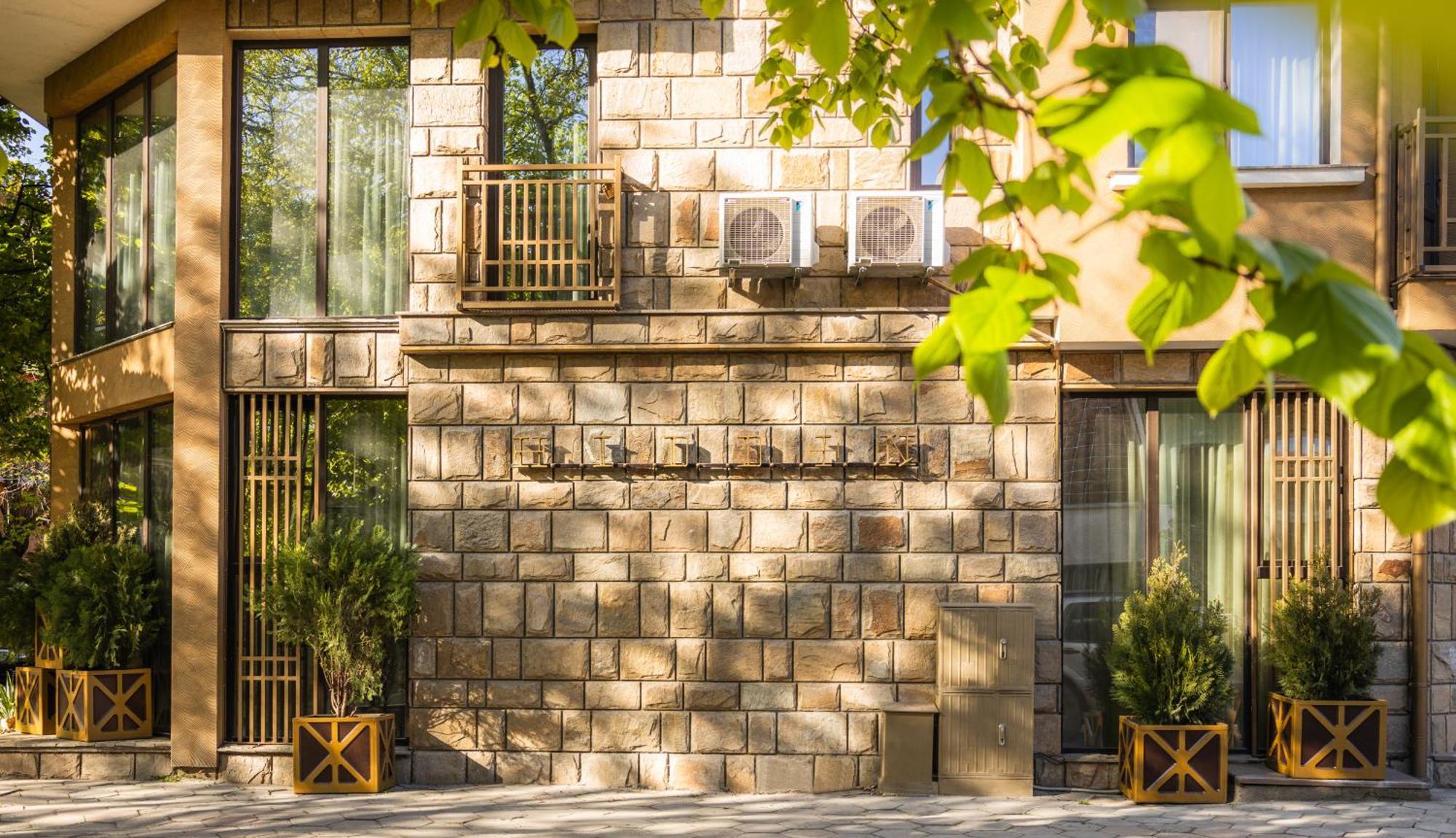 THE HIDDEN BANK: Silver Bullet Plovdiv Eksteriør bilde
